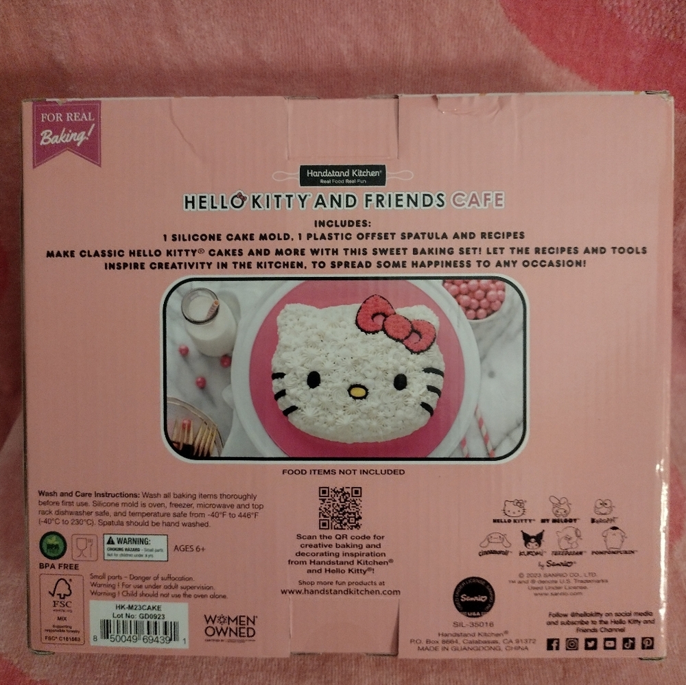 Hello Kitty and Friends Cafe Cake Baking Set - Picture 3 of 4